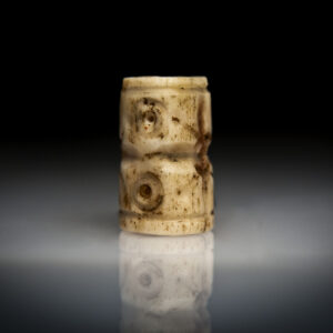 An Early-Dynastic Shell Cylinder Seal with a Solar Symbol