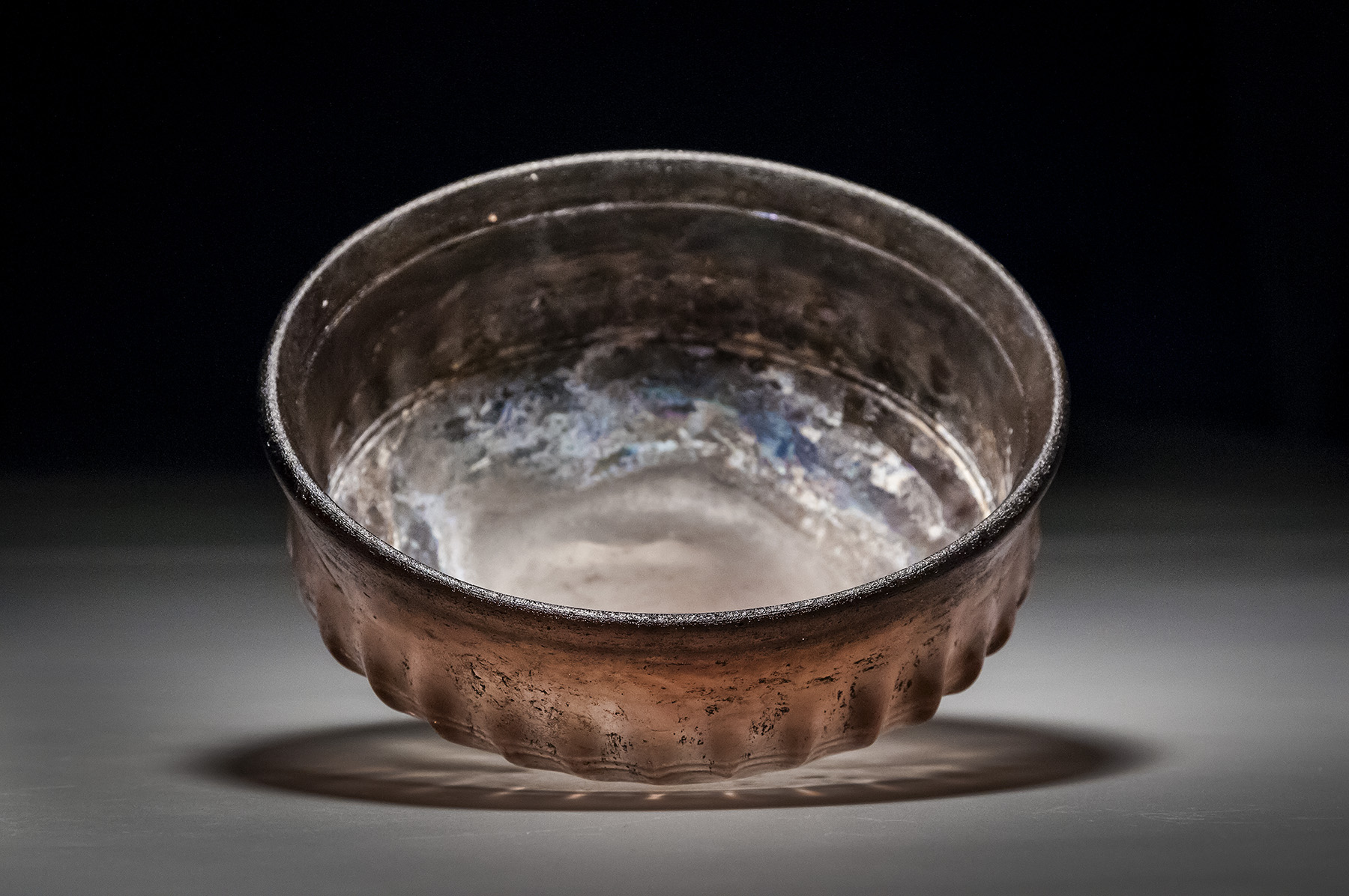 An Aubergine Ribbed Glass bowl - Image 4