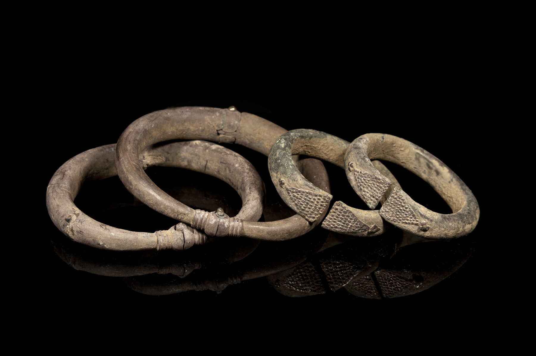 TWO PAIRS OF ISLAMIC FATIMID SILVER BRACELETS - Image 8