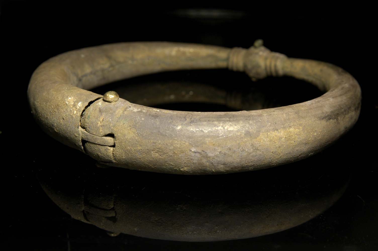 TWO PAIRS OF ISLAMIC FATIMID SILVER BRACELETS - Image 4